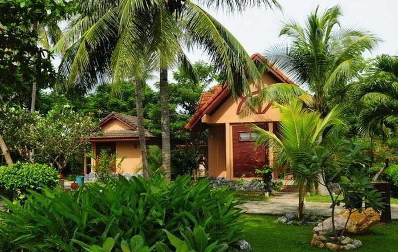 Alongkot Beach Resort Khanom Exterior foto